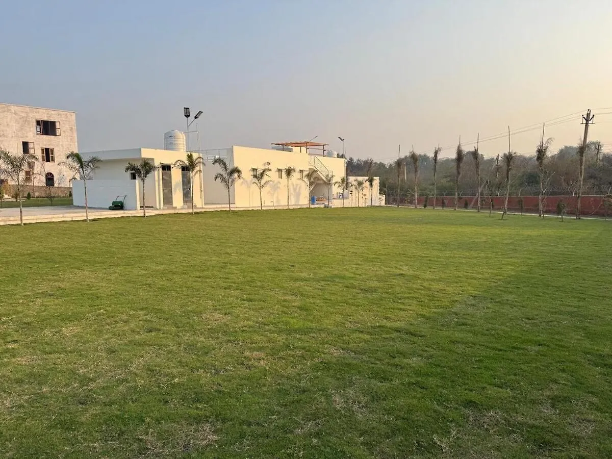 Alojamento de Turismo Rural Galaxy Aravali Farm Vila Gurgaon