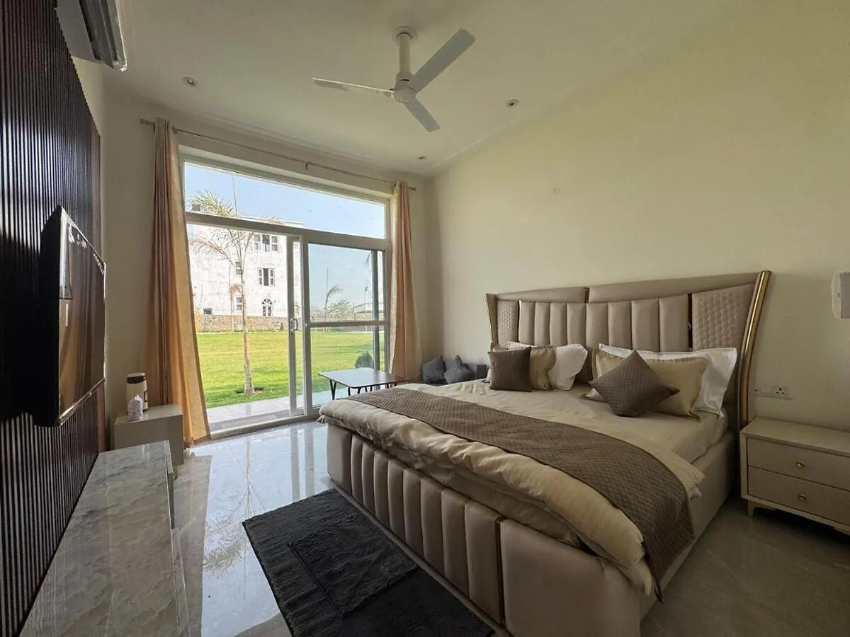 Alojamento de Turismo Rural Galaxy Aravali Farm Vila Gurgaon